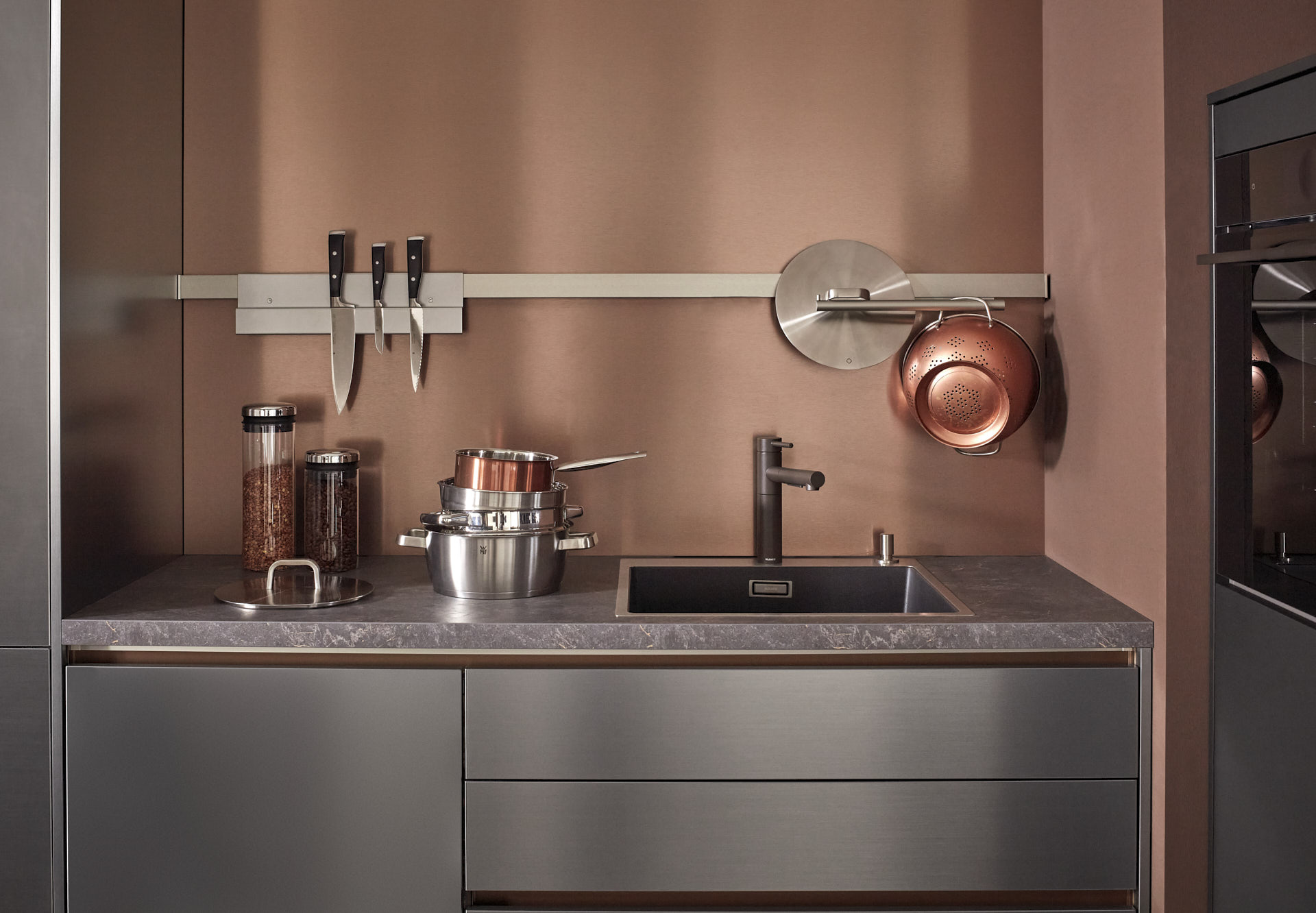 Blanco Spüle, Messing, Bronze Nischenrückwand, Edestahlfronten