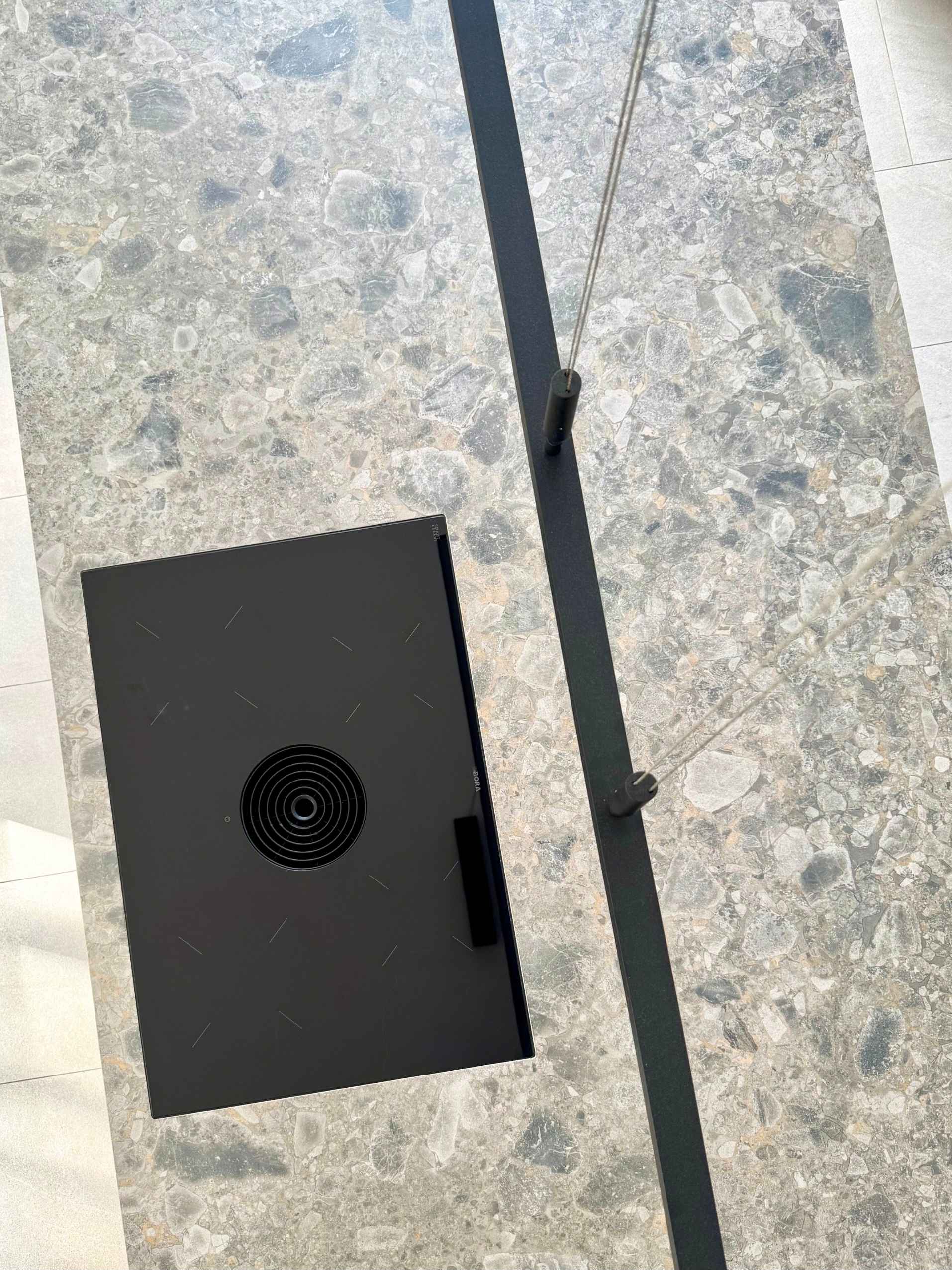 Bora Kochfeld von oben mit Keramikarbeitsplatte