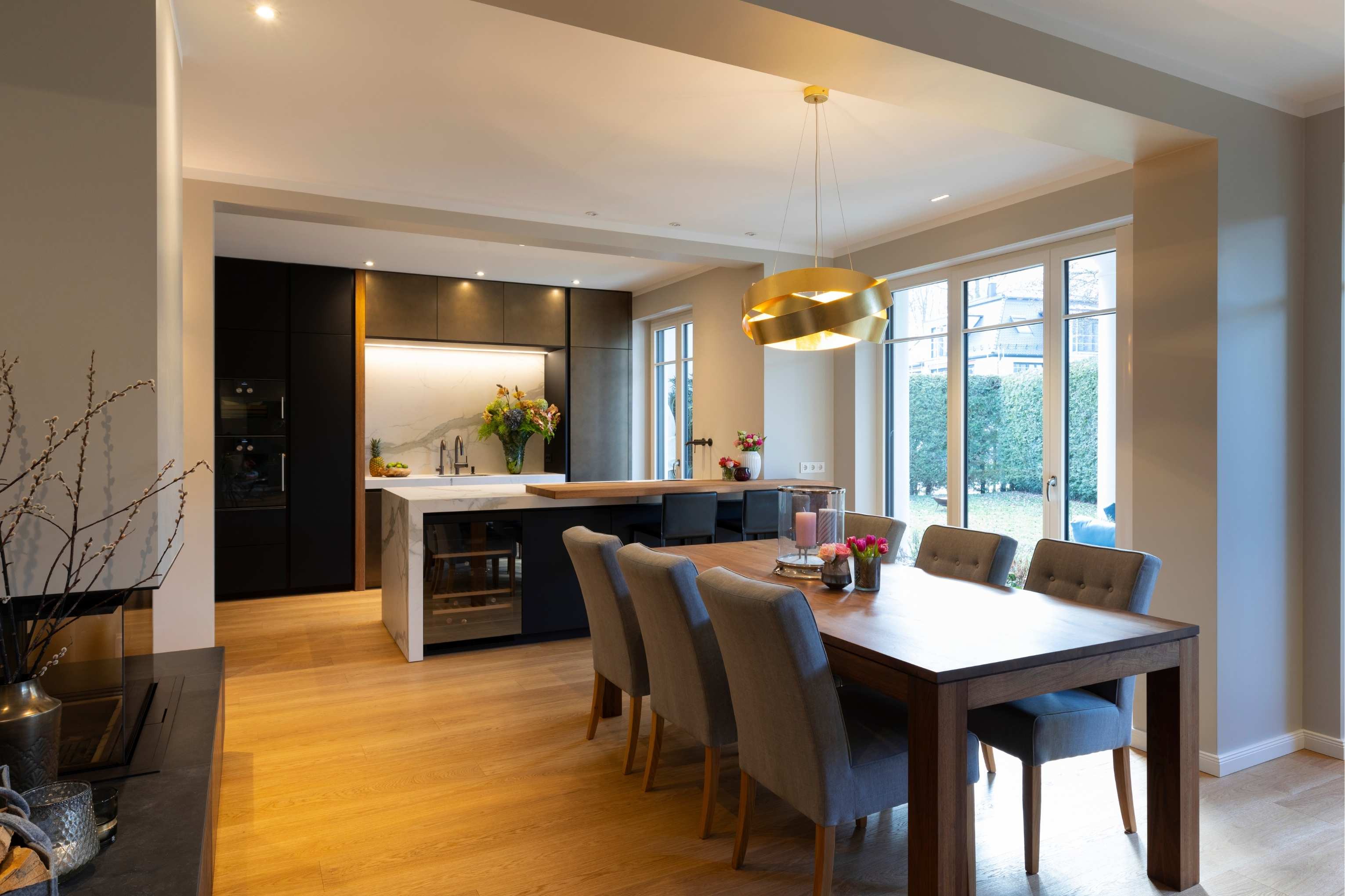 Blick vom übers Esszimmer zur Küche