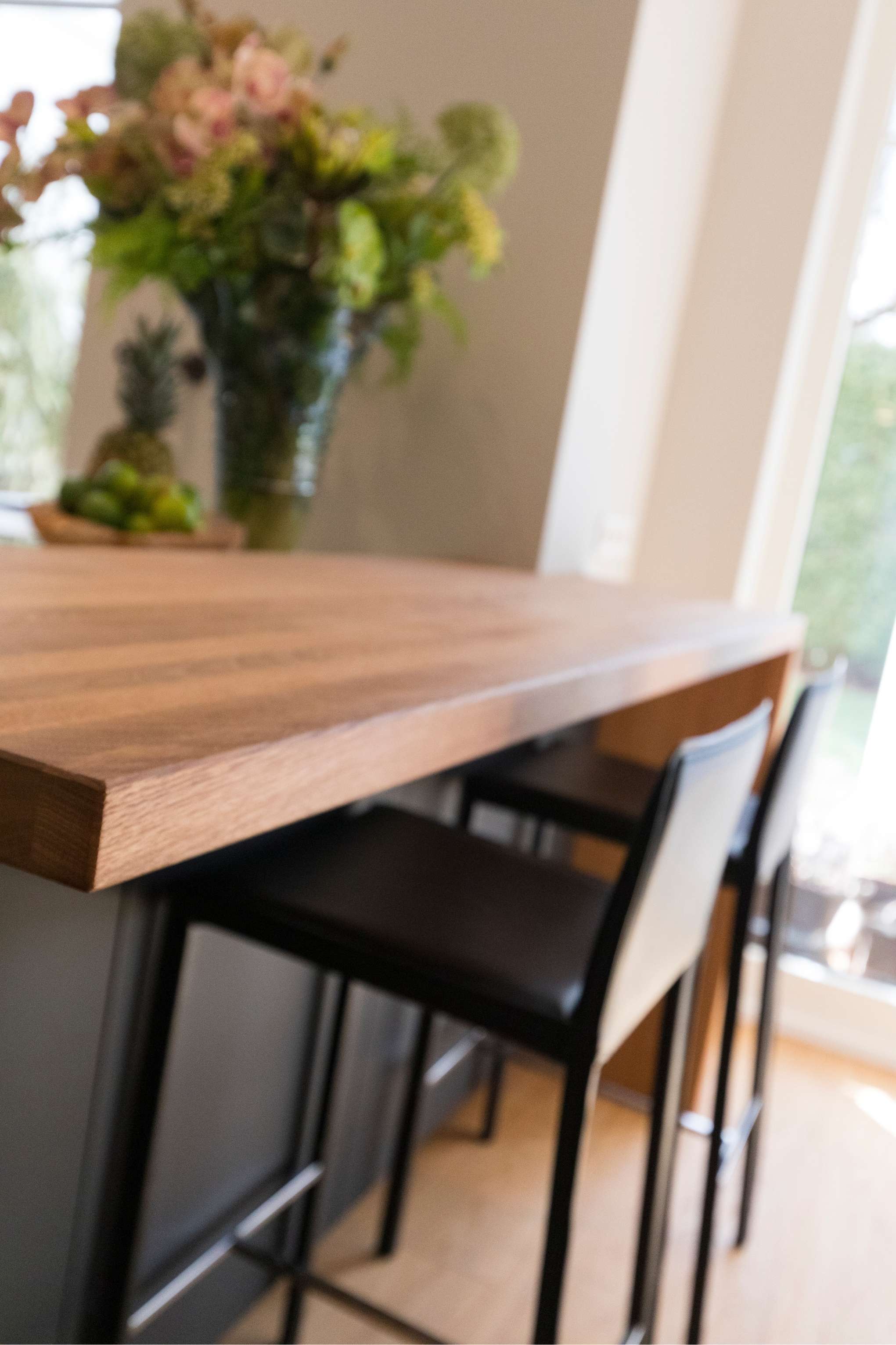 Tresen mit Barhocker