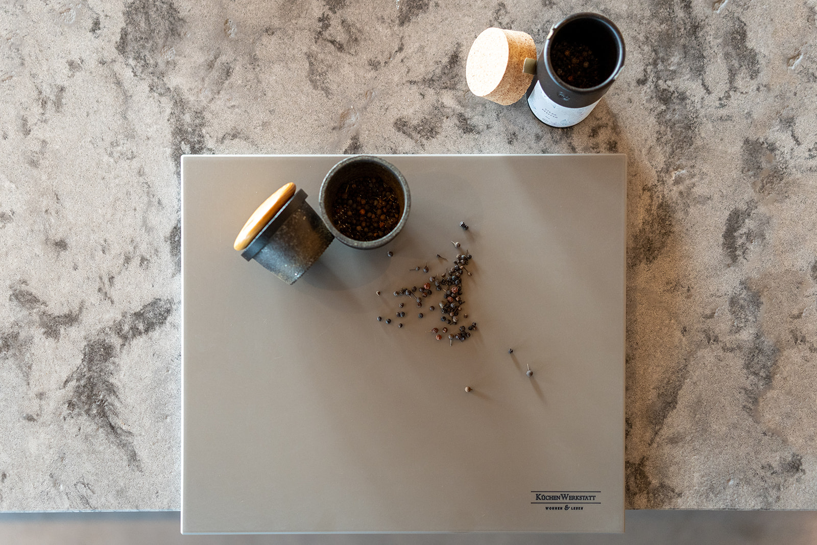 Arbeitsplatte mit Schneidebrett