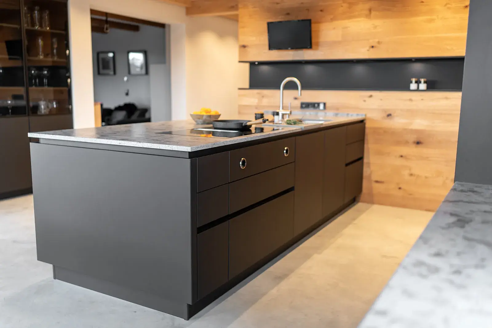 Schwarze Kücheninsel