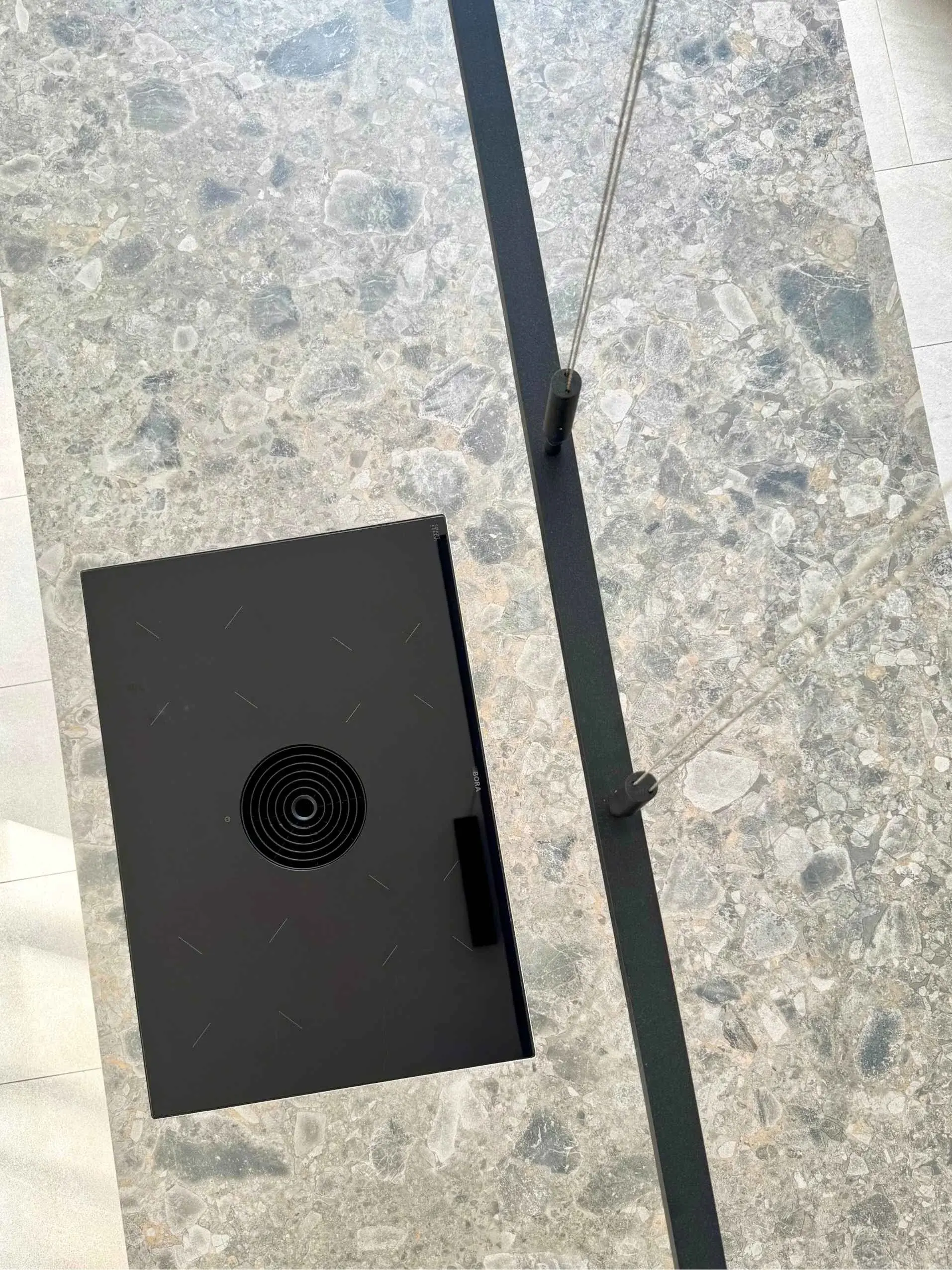 Bora Kochfeld von oben mit Keramikarbeitsplatte